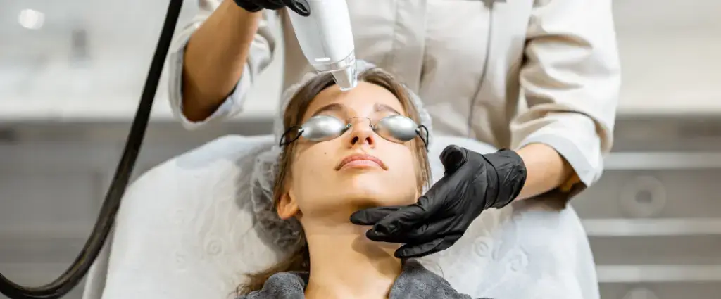 ¿Cuál es el Mejor Aparato para Rejuvenecer el Rostro? Una Guía Completa