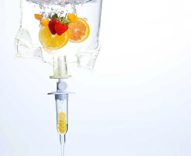 Refuerza tu cuerpo y tu piel desde adentro con vitamina C endovenosa y cóctel de vitaminas