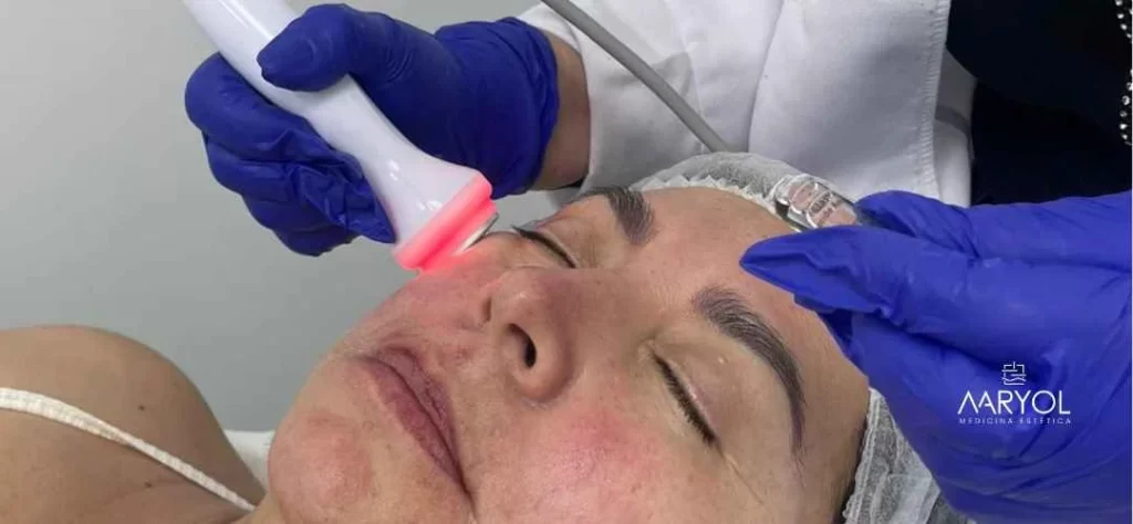 ¿Cada cuánto tiempo es recomendable una limpieza facial profesional?